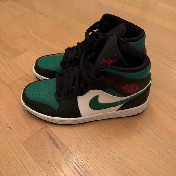 Jordan 1 Pine Green - Picture 2 of 7